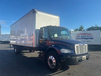 Freightliner M2 26 ft Box Truck - 220HP, 6 Speed Automatic, Roll up Door
