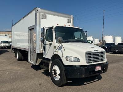 Freightliner M2 26 ft Box Truck - 220HP, 6 Speed Automatic, Roll up Door