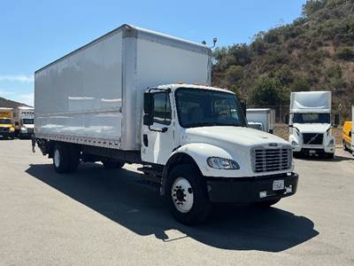 Freightliner M2 26 ft Box Truck - 220HP, 7 Speed Automatic, Roll up Door