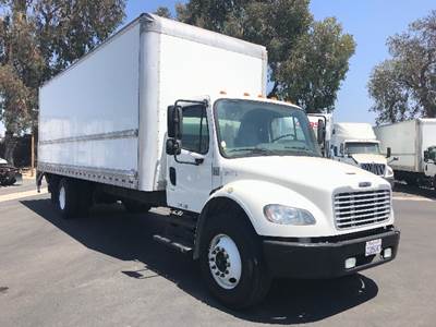Freightliner M2 26 ft Box Truck - 220HP, 7 Speed Automatic, Roll up Door
