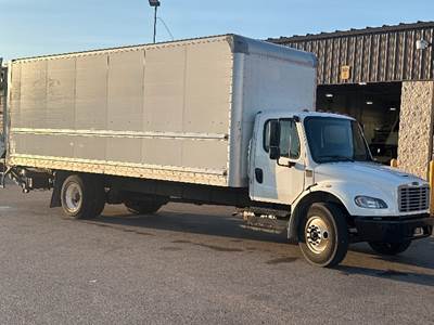 Freightliner M2 26 ft Box Truck - 220HP, 6 Speed Automatic, Roll up Door