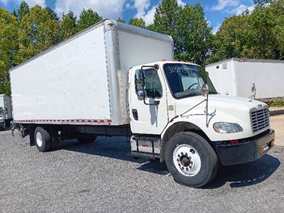 Freightliner M2 26 ft Box Truck - 260HP, 6 Speed Automatic, Roll up Door