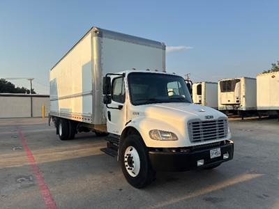 Freightliner M2 26 ft Box Truck - 220HP, 7 Speed Automatic, Roll up Door