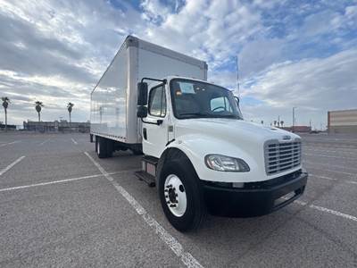 Freightliner M2 26 ft Box Truck - 220HP, 6 Speed Automatic, Roll up Door