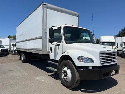 Freightliner M2 26 ft Box Truck - 220HP, 7 Speed Automatic, Roll up Door