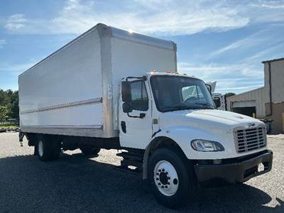Freightliner M2 26 ft Box Truck - 220HP, 6 Speed Automatic, Roll up Door