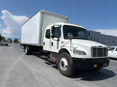 Freightliner M2 26 ft Box Truck - 240HP, 6 Speed Automatic, Roll up Door