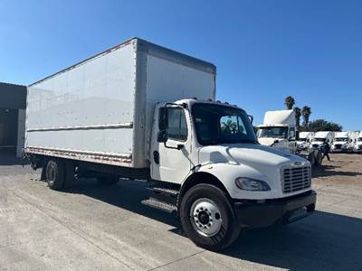 Freightliner M2 26 ft Box Truck - 220HP, 7 Speed Automatic, Roll up Door