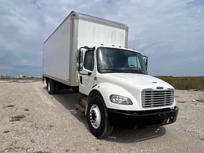 Freightliner M2 26 ft Box Truck - 220HP, 7 Speed Automatic, Roll up Door
