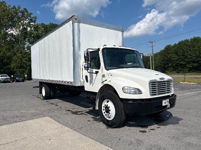 Freightliner M2 24 ft Box Truck - 220HP, 6 Speed Automatic, Roll up Door