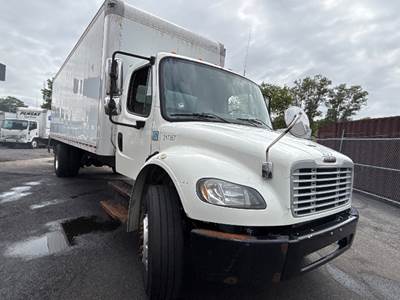 Freightliner M2 26 ft Box Truck - 220HP, 6 Speed Automatic, Roll up Door
