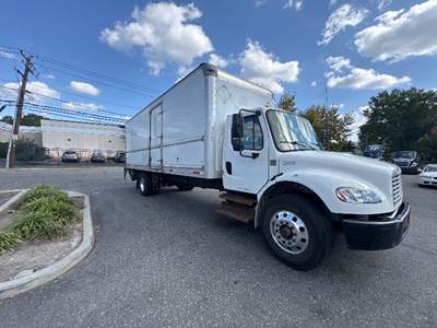 Freightliner M2 26 ft Box Truck - 220HP, 6 Speed Automatic, Roll up Door