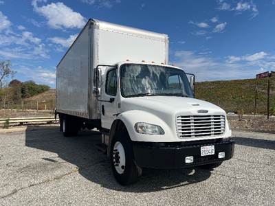 Freightliner M2 26 ft Box Truck - 220HP, 6 Speed Automatic, Roll up Door