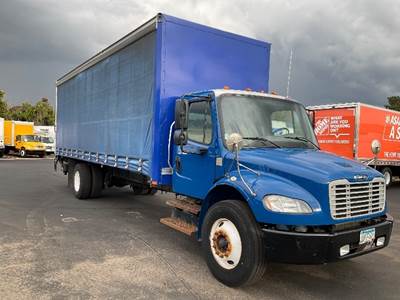 Freightliner M2 26 ft Box Truck - 220HP, 6 Speed Manual, Roll up Door