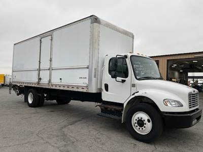 Freightliner M2 26 ft Box Truck - 220HP, 6 Speed Automatic, Roll up Door