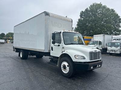 Freightliner M2 26 ft Box Truck - 220HP, 7 Speed Automatic, Roll up Door