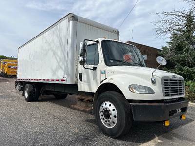 Freightliner M2 26 ft Box Truck - 220HP, 6 Speed Automatic, Roll up Door