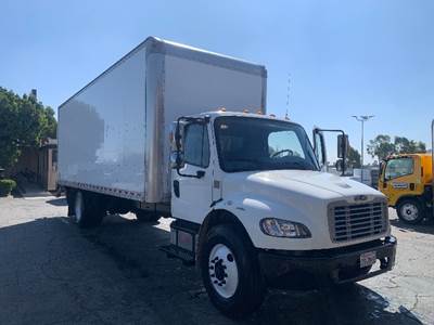 Freightliner M2 26 ft Box Truck - 220HP, 7 Speed Automatic, Roll up Door