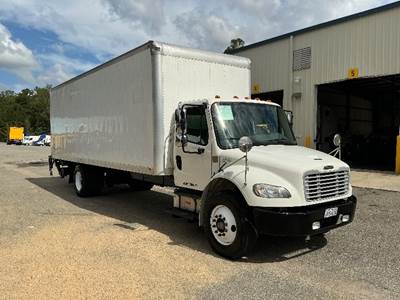 Freightliner M2 26 ft Box Truck - 240HP, 6 Speed Automatic, Roll up Door