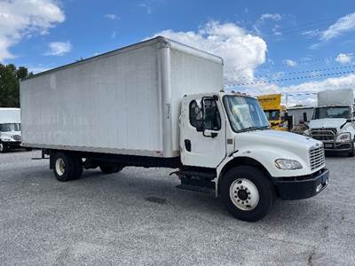 Freightliner M2 26 ft Box Truck - 220HP, 7 Speed Automatic, Roll up Door