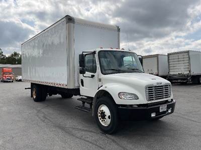Freightliner M2 26 ft Box Truck - 220HP, 7 Speed Automatic, Roll up Door