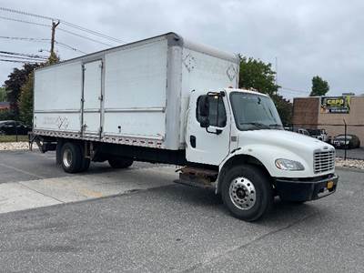 Freightliner M2 26 ft Box Truck - 220HP, 6 Speed Automatic, Roll up Door