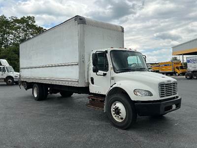 Freightliner M2 26 ft Box Truck - 220HP, 6 Speed Automatic, Roll up Door