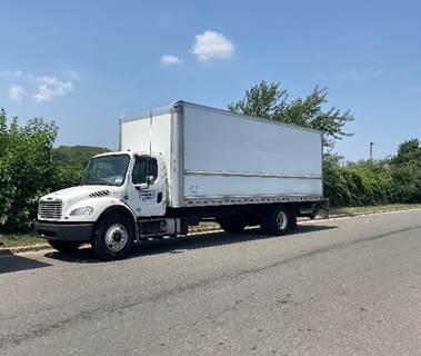 Freightliner M2 26 ft Box Truck - 220HP, 6 Speed Automatic, Roll up Door