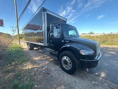 Freightliner M2 26 ft Box Truck - 220HP, 6 Speed Automatic, Roll up Door