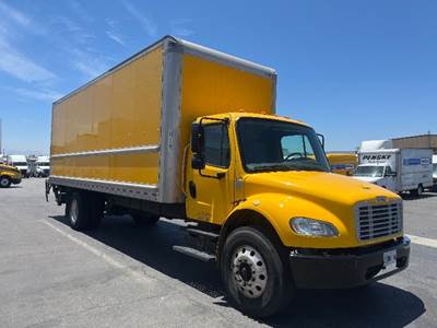 Freightliner M2 26 ft Box Truck - 220HP, 7 Speed Automatic, Roll up Door