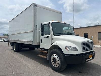 Freightliner M2 26 ft Box Truck - 220HP, 6 Speed Automatic, Roll up Door