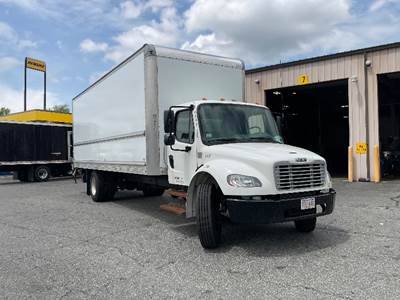 Freightliner M2 26 ft Box Truck - 220HP, 6 Speed Automatic, Roll up Door