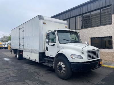 Freightliner M2 26 ft Box Truck - 220HP, 6 Speed Automatic, Roll up Door