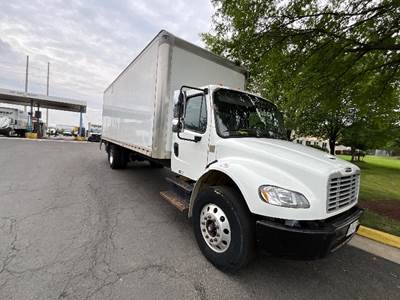 Freightliner M2 26 ft Box Truck - 220HP, 6 Speed Automatic, Roll up Door