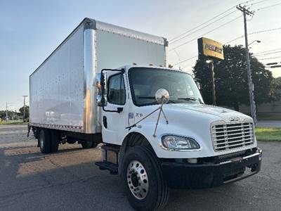 Freightliner M2 28 ft Box Truck - 240HP, 7 Speed Automatic, Roll up Door