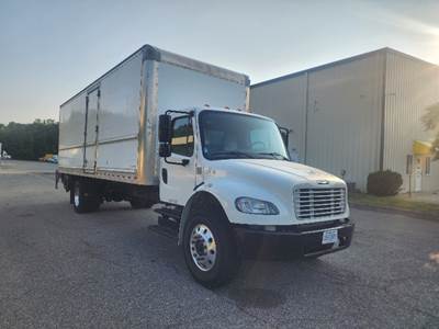 Freightliner M2 26 ft Box Truck - 220HP, 6 Speed Automatic, Roll up Door