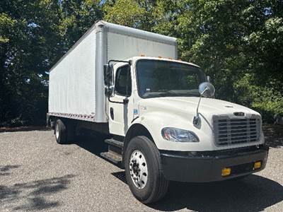 Freightliner M2 26 ft Box Truck - 220HP, 6 Speed Automatic, Roll up Door