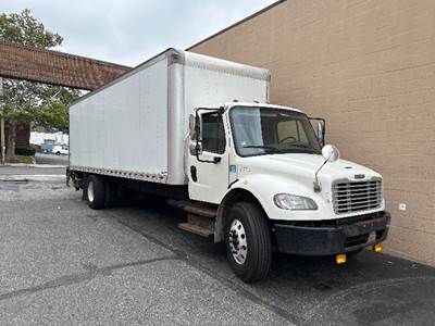 Freightliner M2 26 ft Box Truck - 220HP, 6 Speed Automatic, Roll up Door