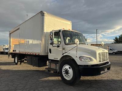 Freightliner M2 26 ft Box Truck - 240HP, 6 Speed Automatic, Roll up Door