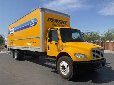 Freightliner M2 26 ft Box Truck - 220HP, 6 Speed Automatic, Roll up Door