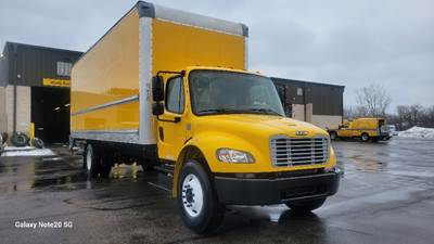 Freightliner M2 26 ft Box Truck - 220HP, 7 Speed Automatic, Roll up Door