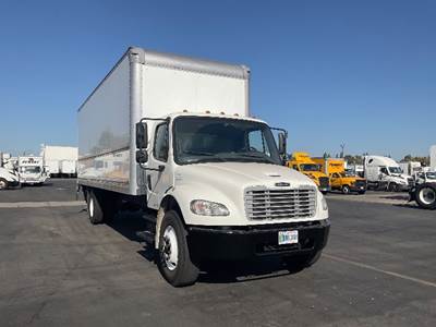 Freightliner M2 26 ft Box Truck - 220HP, 7 Speed Automatic, Roll up Door