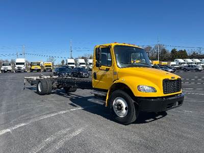 Freightliner M2 Box Truck - 220HP, 6 Speed Automatic, Roll up Door