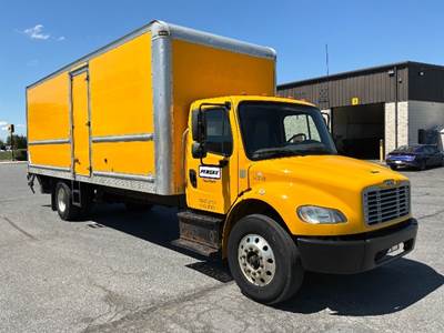Freightliner M2 26 ft Box Truck - 220HP, 6 Speed Automatic, Roll up Door