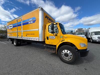 Freightliner M2 26 ft Box Truck - 220HP, 7 Speed Automatic, Roll up Door