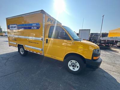 GMC G33503 Box Truck - 276HP, 8 Speed Automatic, Roll up Door