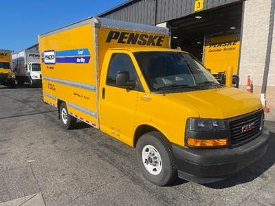 GMC G33503 Box Truck - 276HP, 8 Speed Automatic, Roll up Door