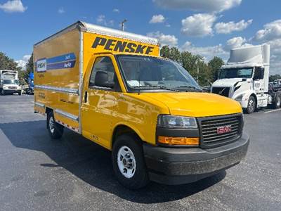 GMC G33503 Box Truck - 276HP, 8 Speed Automatic, Roll up Door