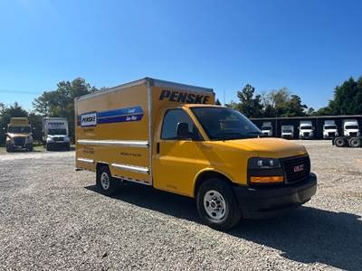 GMC G33503 Box Truck - 276HP, 8 Speed Automatic, Roll up Door