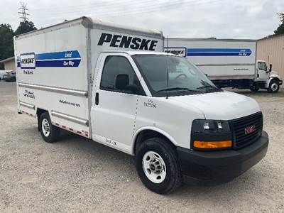 GMC G33503 Box Truck - 276HP, 8 Speed Automatic, Roll up Door
